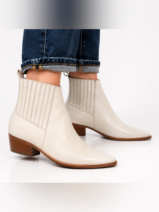 Marc Fisher Shoes - Marc Fisher off-white Genuine Leather Ankle Boots size 6.5 western southwestern